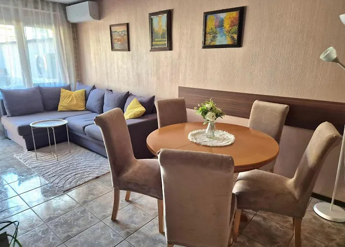 Apartament Yantra 3br Apartment-апартамент янтра център *